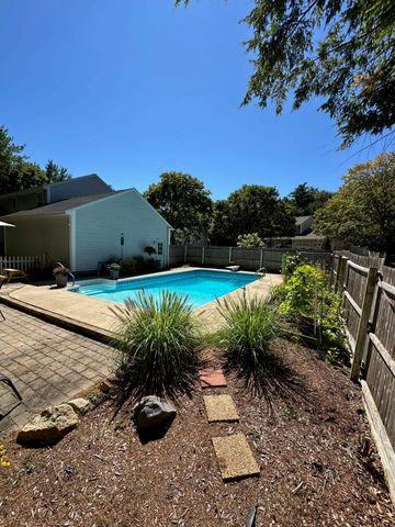 1 Whitewood Lane, Merrimack, NH 03054