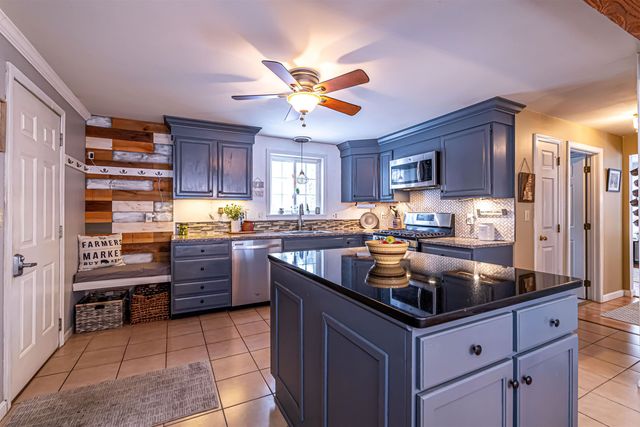 1 Whitewood Lane, Merrimack, NH 03054