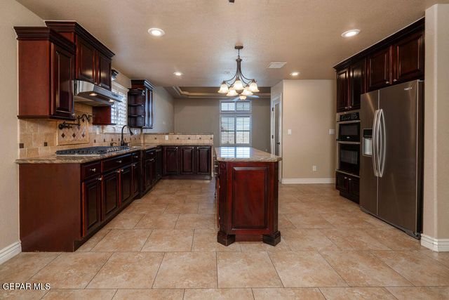 1243 FRANKLIN PERCH Place, El Paso, TX 79912