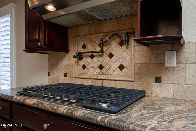 1243 FRANKLIN PERCH Place, El Paso, TX 79912