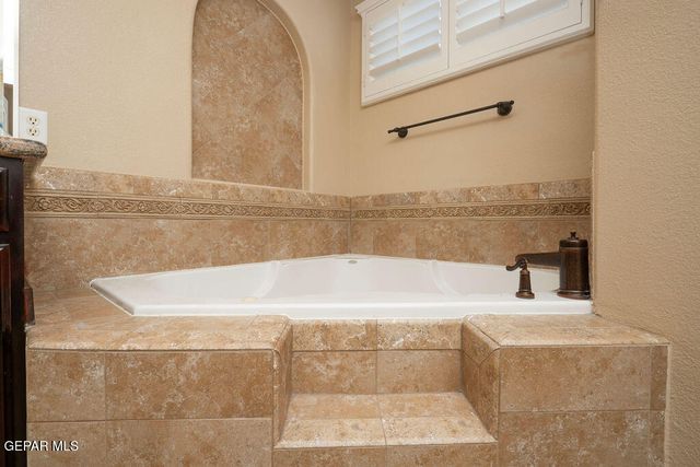 1243 FRANKLIN PERCH Place, El Paso, TX 79912