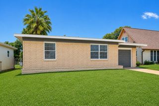 1803 Bayou Homes Drive, Galveston, TX 77551