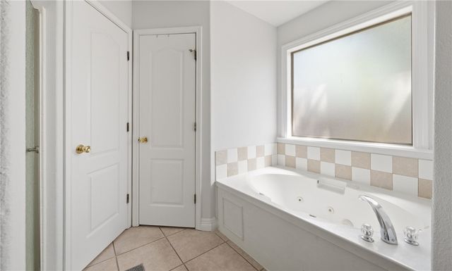 2538 BEVECREST Dr, Corpus Christi, TX 78415