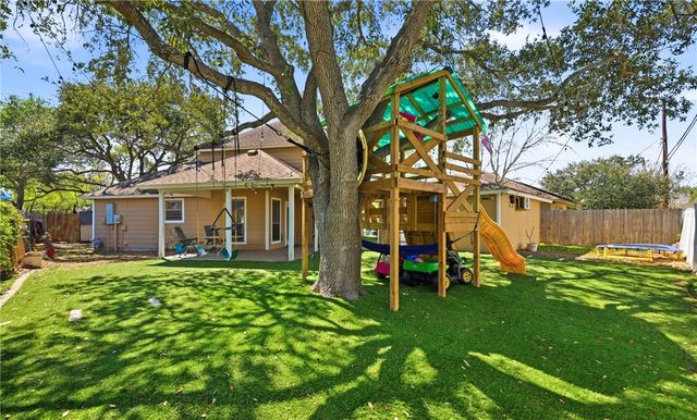 2538 BEVECREST Dr, Corpus Christi, TX 78415