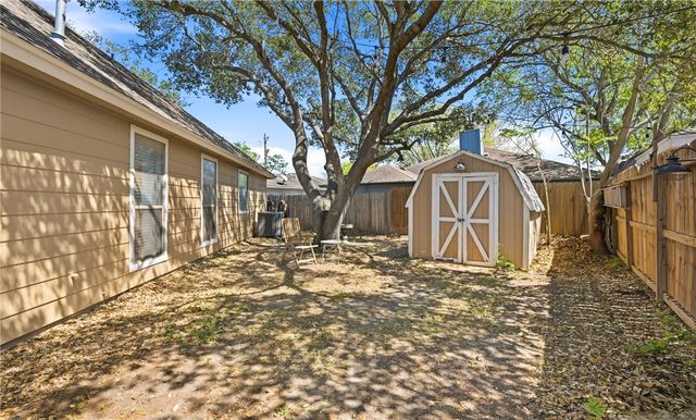 2538 BEVECREST Dr, Corpus Christi, TX 78415