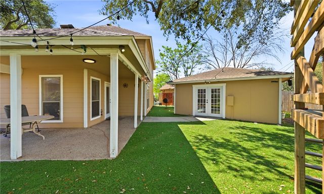 2538 BEVECREST Dr, Corpus Christi, TX 78415