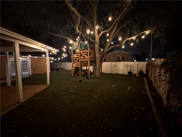 2538 BEVECREST Dr, Corpus Christi, TX 78415