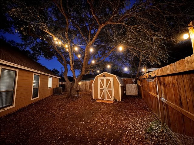 2538 BEVECREST Dr, Corpus Christi, TX 78415