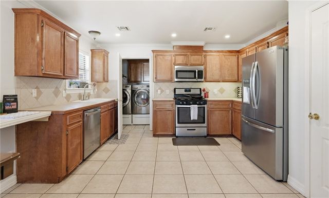 2538 BEVECREST Dr, Corpus Christi, TX 78415