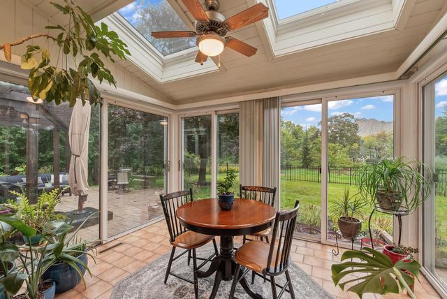 3925 W Sherbrooke DRIVE, Mequon, WI 53092