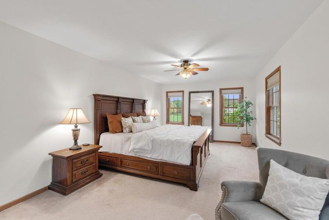 3925 W Sherbrooke DRIVE, Mequon, WI 53092