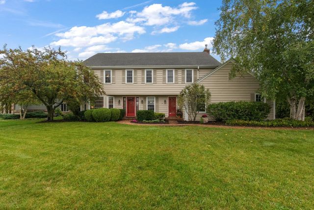 3925 W Sherbrooke DRIVE, Mequon, WI 53092