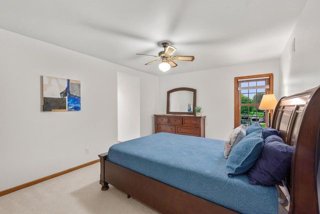 3925 W Sherbrooke DRIVE, Mequon, WI 53092