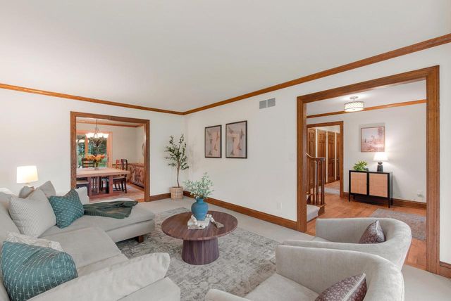 3925 W Sherbrooke DRIVE, Mequon, WI 53092