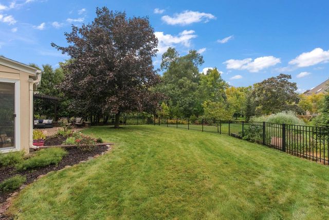3925 W Sherbrooke DRIVE, Mequon, WI 53092
