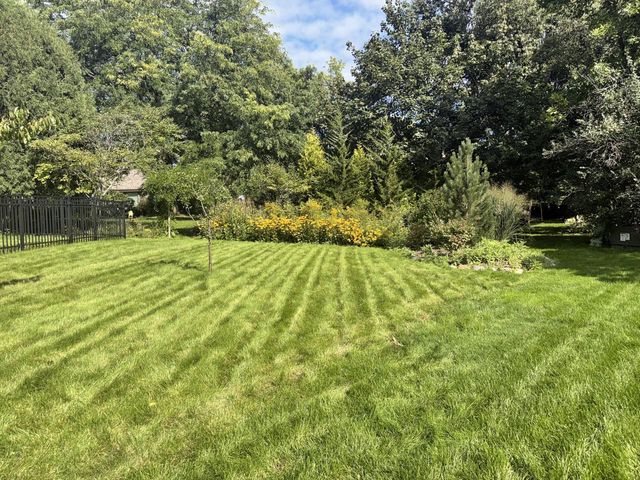 3925 W Sherbrooke DRIVE, Mequon, WI 53092