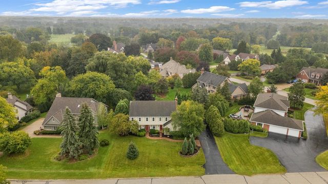 3925 W Sherbrooke DRIVE, Mequon, WI 53092
