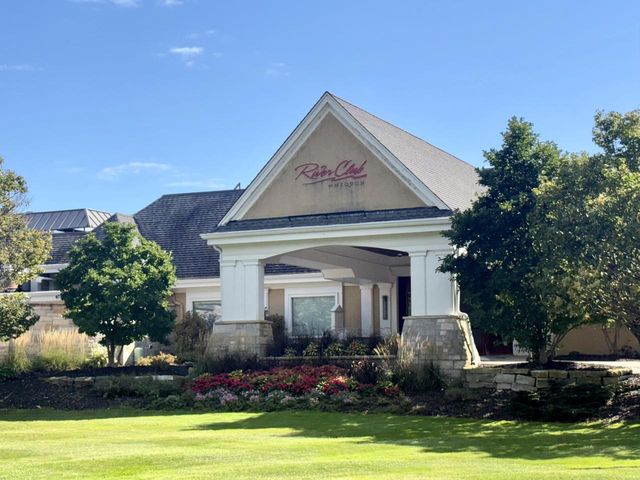 3925 W Sherbrooke DRIVE, Mequon, WI 53092
