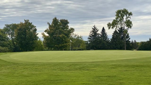 3925 W Sherbrooke DRIVE, Mequon, WI 53092