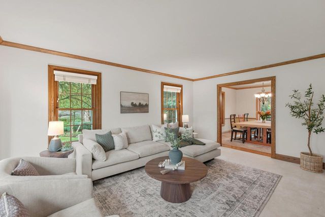 3925 W Sherbrooke DRIVE, Mequon, WI 53092