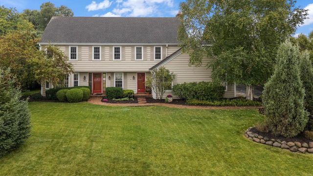 3925 W Sherbrooke DRIVE, Mequon, WI 53092