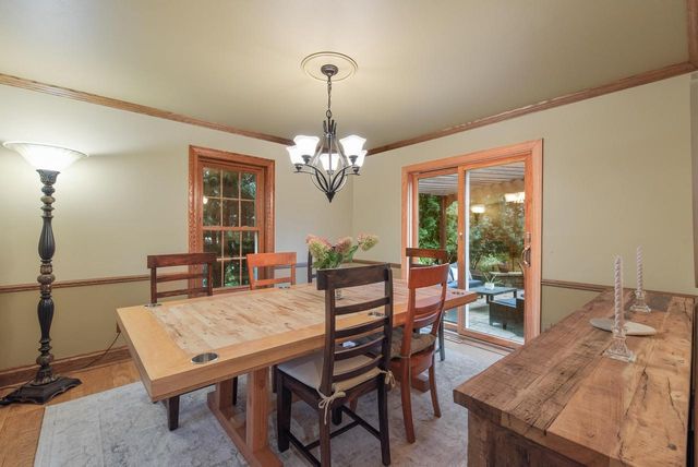 3925 W Sherbrooke DRIVE, Mequon, WI 53092