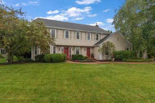 3925 W Sherbrooke DRIVE, Mequon, WI 53092