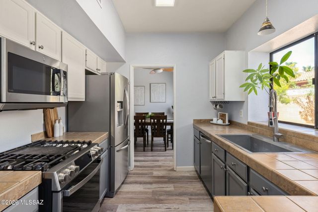 2650 W Camino Del Venegas, Tucson, AZ 85742