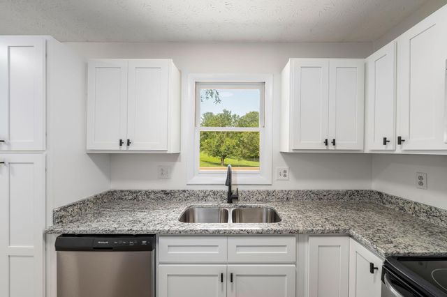 1315 Adobe Drive, Johnson City, TN 37601