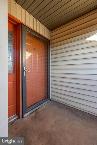 33 BLACK OAK DR, Lancaster, PA 17602