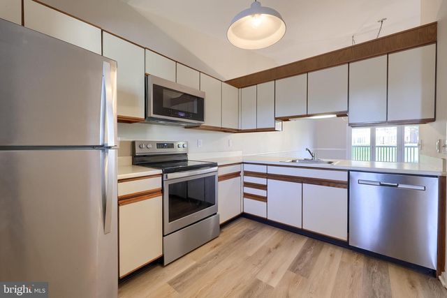 33 BLACK OAK DR, Lancaster, PA 17602