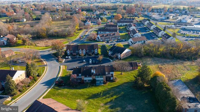 33 BLACK OAK DR, Lancaster, PA 17602