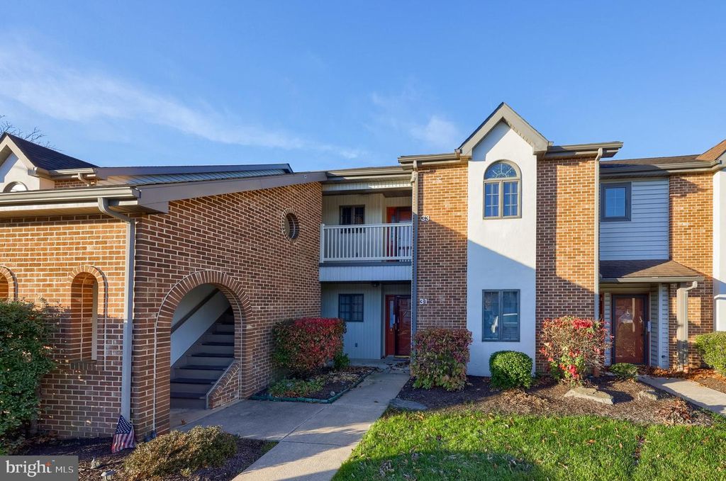 33 BLACK OAK DR, Lancaster, PA 17602