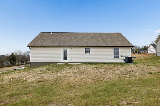 108 Crows Hill Dr, Gordonsville, TN 38563