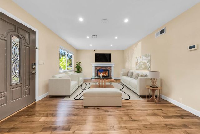 1122 Scotland Drive, Cupertino, CA 95014