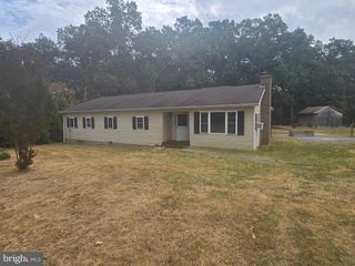 589 S PINE GROVE RD, Berkeley Springs, WV 25411
