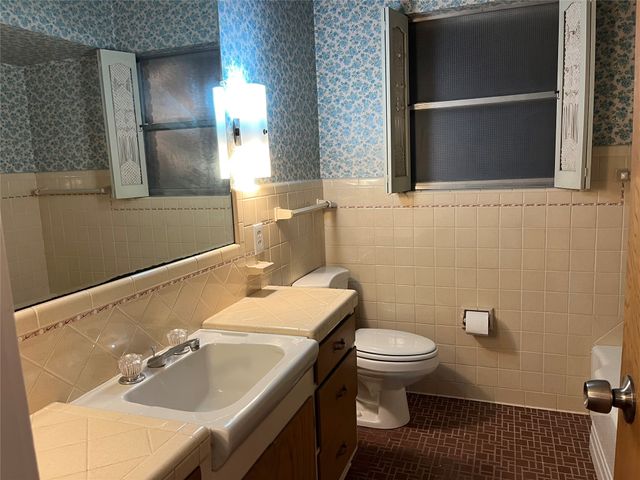 1813 E Belt Line Road, Carrollton, TX 75006