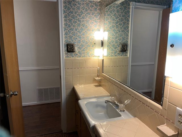 1813 E Belt Line Road, Carrollton, TX 75006