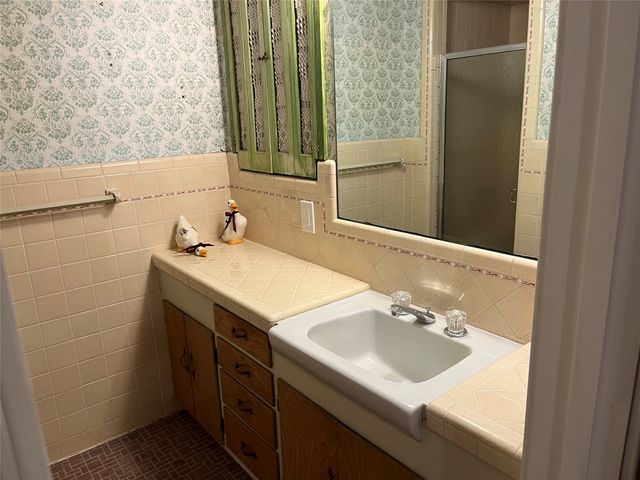 1813 E Belt Line Road, Carrollton, TX 75006