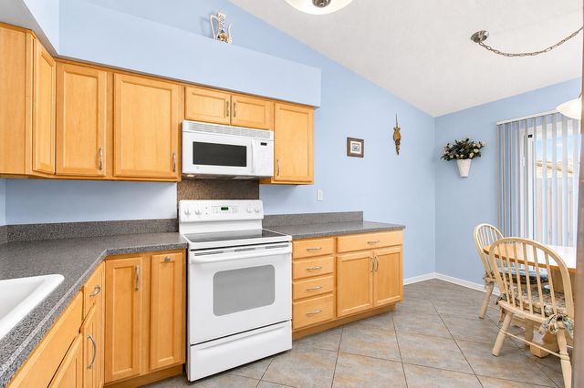 2400 SW 19th Avenue, Boynton Beach, FL 33426