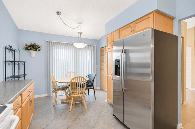 2400 SW 19th Avenue, Boynton Beach, FL 33426