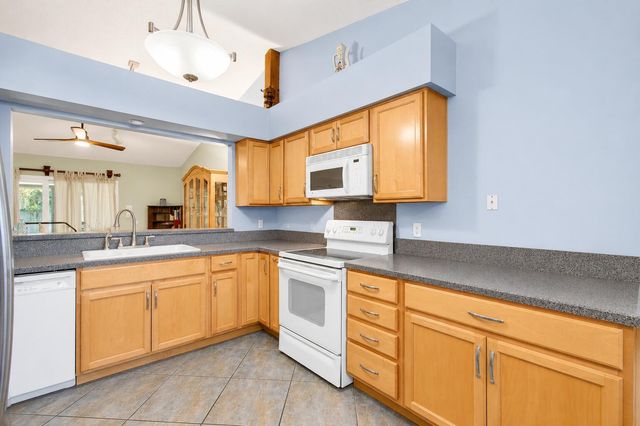 2400 SW 19th Avenue, Boynton Beach, FL 33426