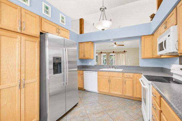 2400 SW 19th Avenue, Boynton Beach, FL 33426