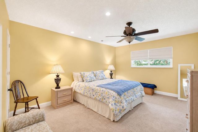 2400 SW 19th Avenue, Boynton Beach, FL 33426