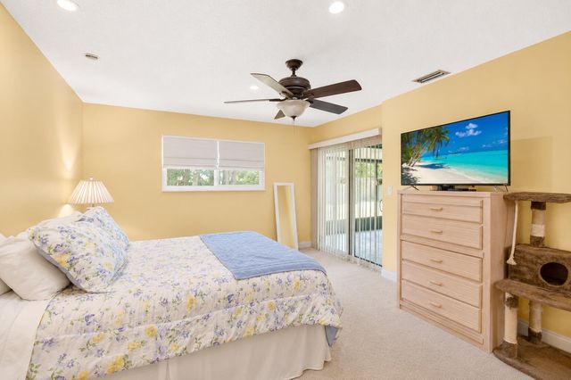 2400 SW 19th Avenue, Boynton Beach, FL 33426