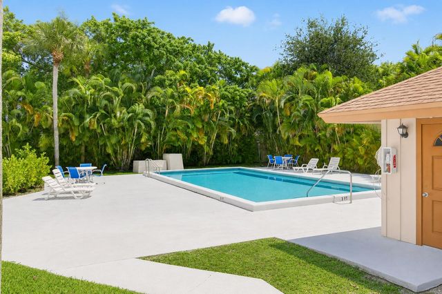 2400 SW 19th Avenue, Boynton Beach, FL 33426