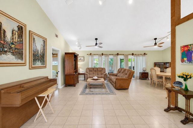 2400 SW 19th Avenue, Boynton Beach, FL 33426