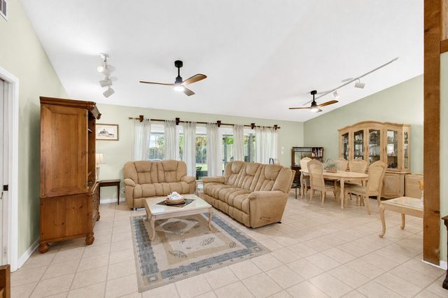 2400 SW 19th Avenue, Boynton Beach, FL 33426