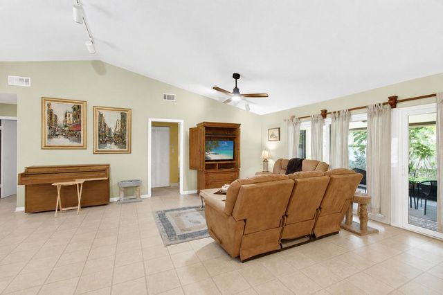 2400 SW 19th Avenue, Boynton Beach, FL 33426