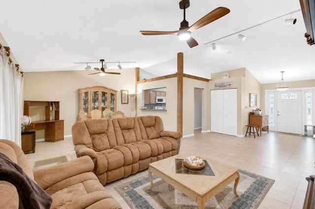 2400 SW 19th Avenue, Boynton Beach, FL 33426